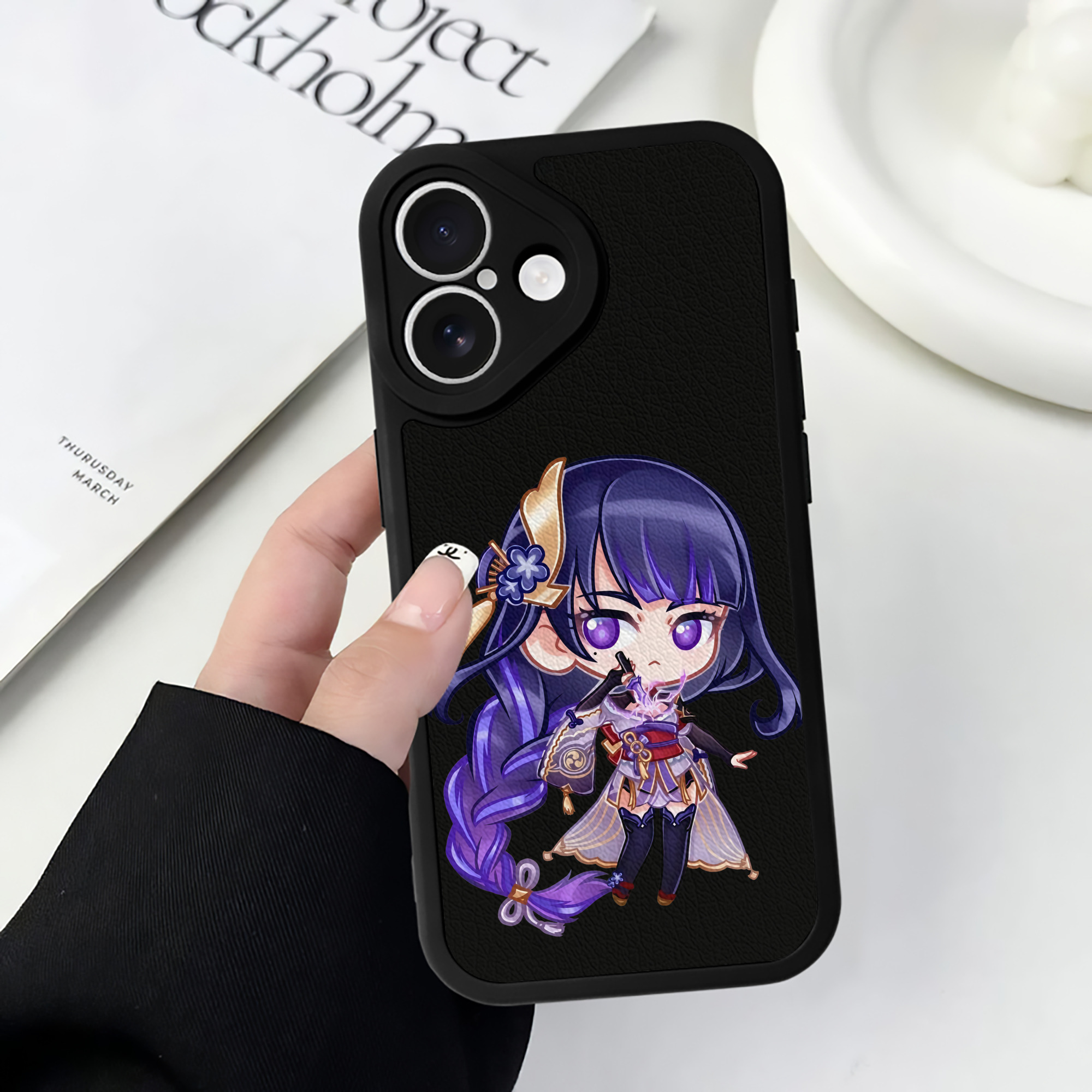 げんし神 雷電将軍 らいでんしょうぐん genshin Raiden Shogun 【iPhone 16シリーズ対応】シリコンスマホケース（レザー調） 材質：シリコン
